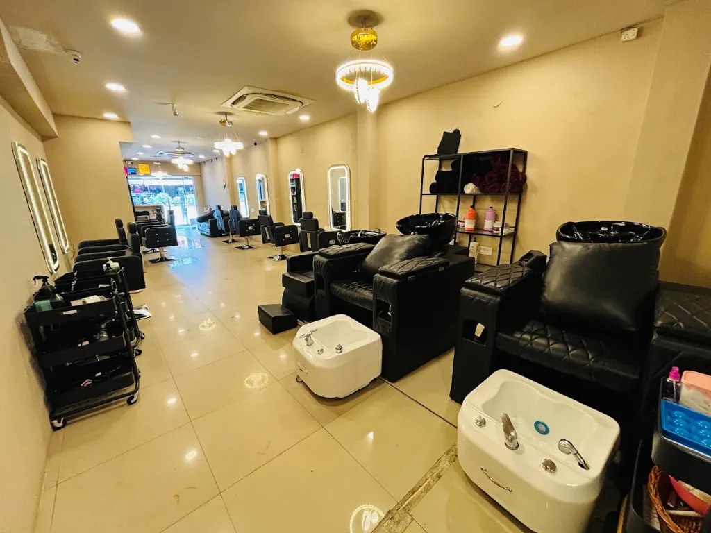 Hair Factor SR Nagar Interior